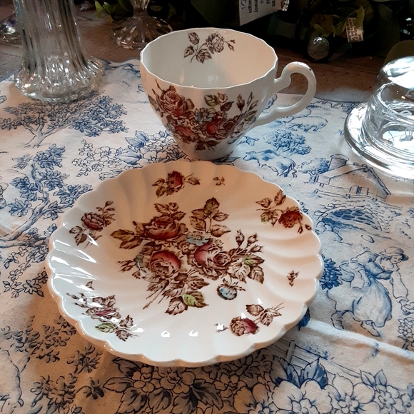 JOHNSON BROTHERS, Devon Sprays, Cup & Saucer - Picture 2 of 6